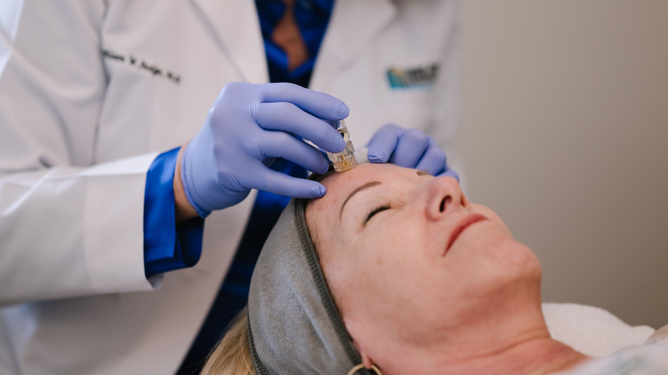 What Gratitude Has to Do with Aging (and Why It Might Be the Secret to Better Skin)